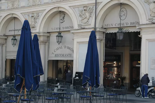 Torino, sono sempre di più i negozi storici che se ne vanno