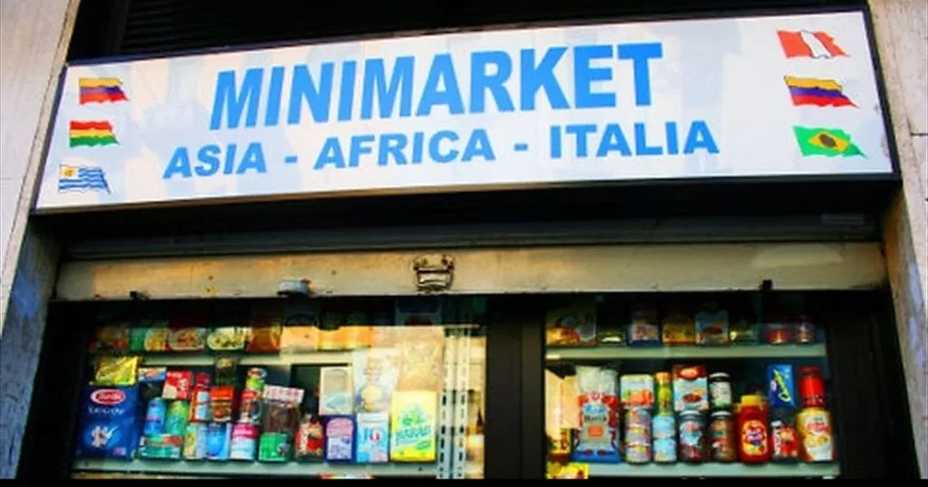 Minimarket stranieri, a Torino il centro si popola di negozi etnici: ne sono stati aperti tre a due passi dal Duomo e via Po