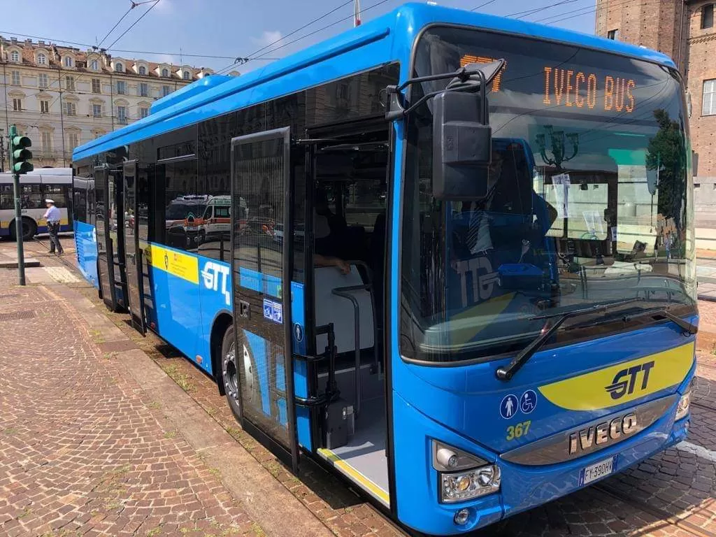 Gtt, a Torino presentati i nuovi 41 bus Iveco Crossway: serviranno le linee extraurbane