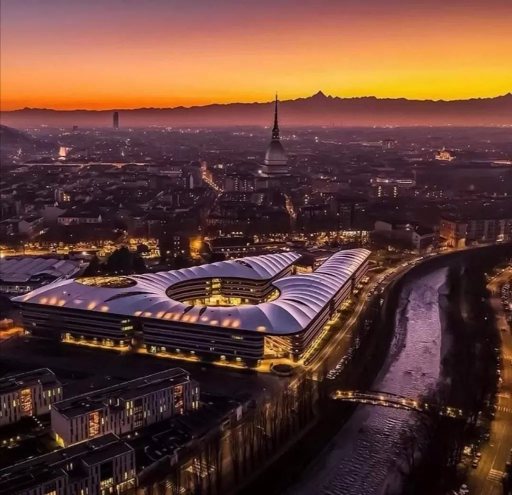 Campus Einaudi di Torino al tramonto visto dall'alto