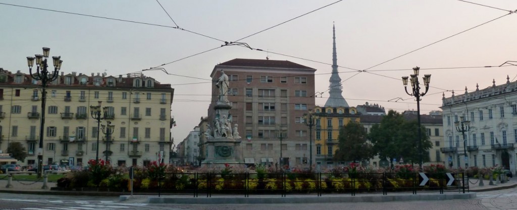 Torino e le vie che "ingannano" piazza Carlina