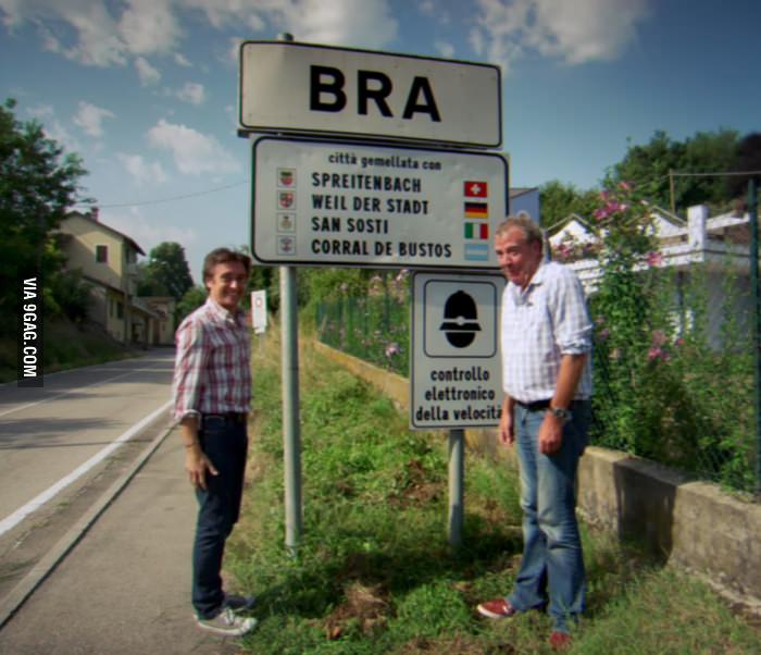 Top Gear a Bra, (Torino) la foto diventa virale