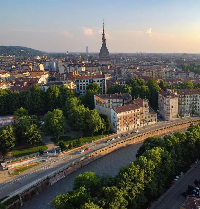 Foto di Torino dall'alto di giorno