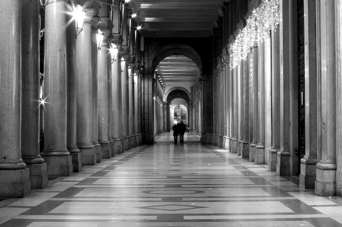 Portici di via Roma di Torino foto in bianco e nero