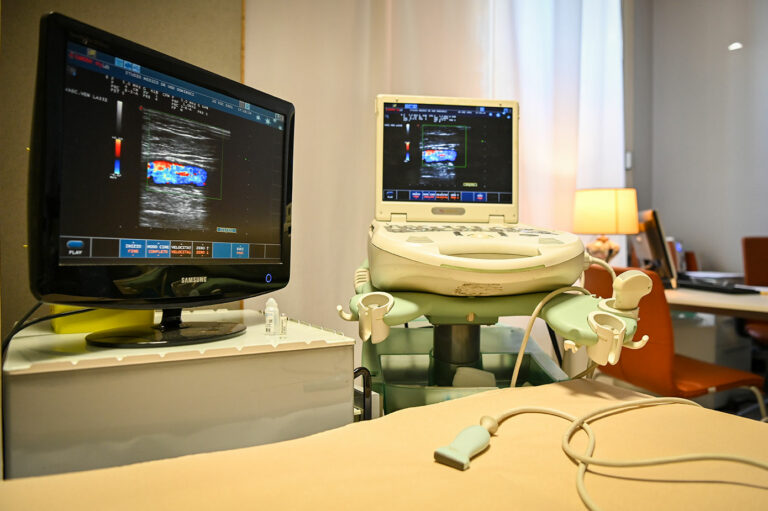 Monitor e macchinari ospedalieri 