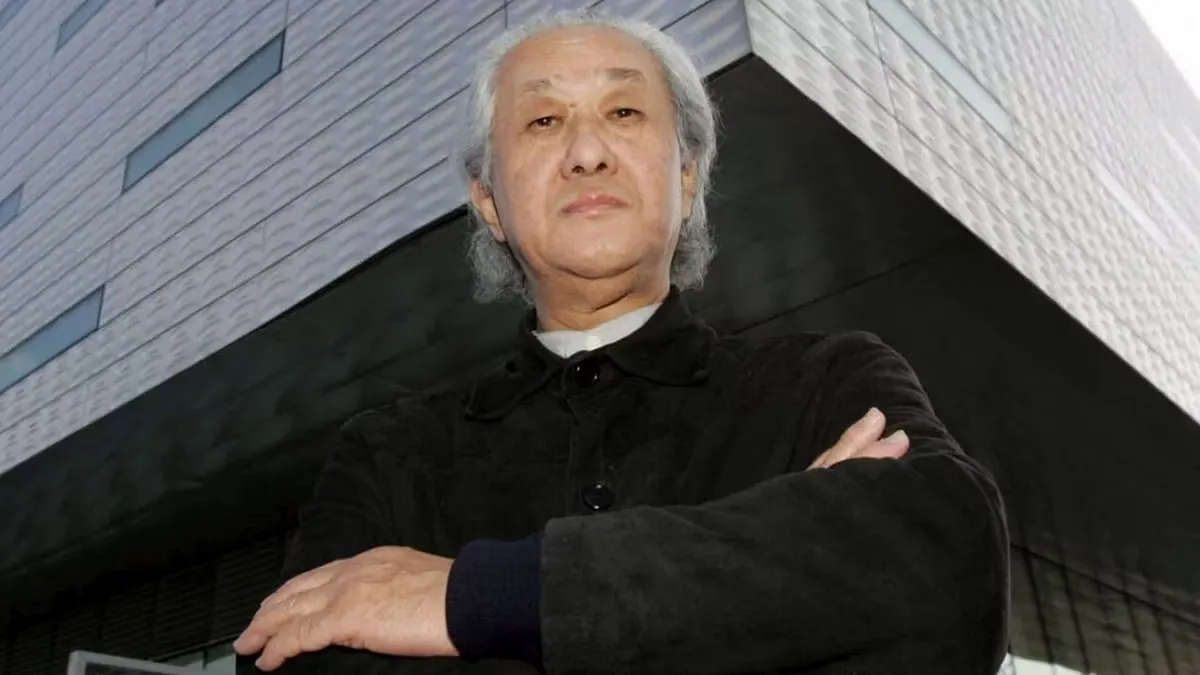 Ritratto dell'architetto giapponese Arata Isozaki, celebre per opere iconiche come il Palasport Olimpico di Torino