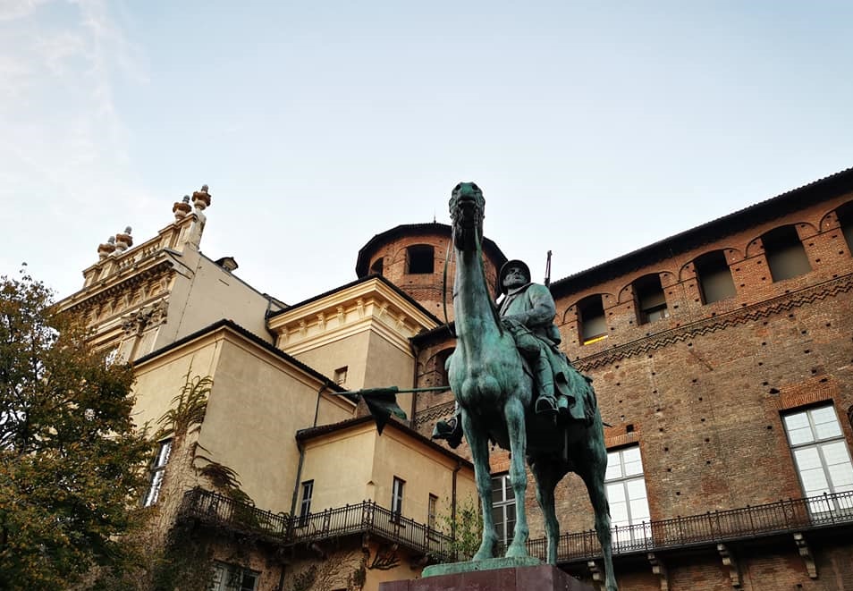 Statua equestre piazza Castello