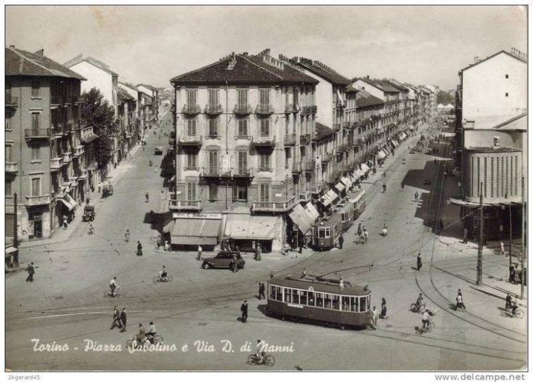 Foto in bianco e nero di piazza Sabotino a Torino ai primi del 1900