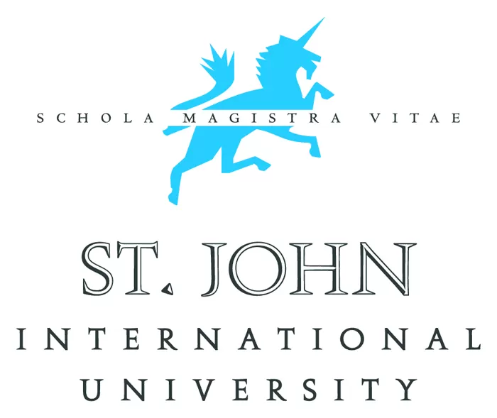 La St. John International University via dal castello di Vinovo