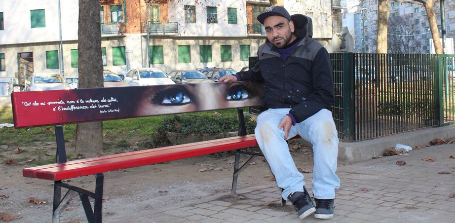 Karim Cherif, l'artista delle panchine rosse contro la violenza sulle donne