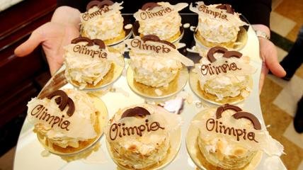 La torta Olimpia celebra il decennale delle olimpiadi invernali