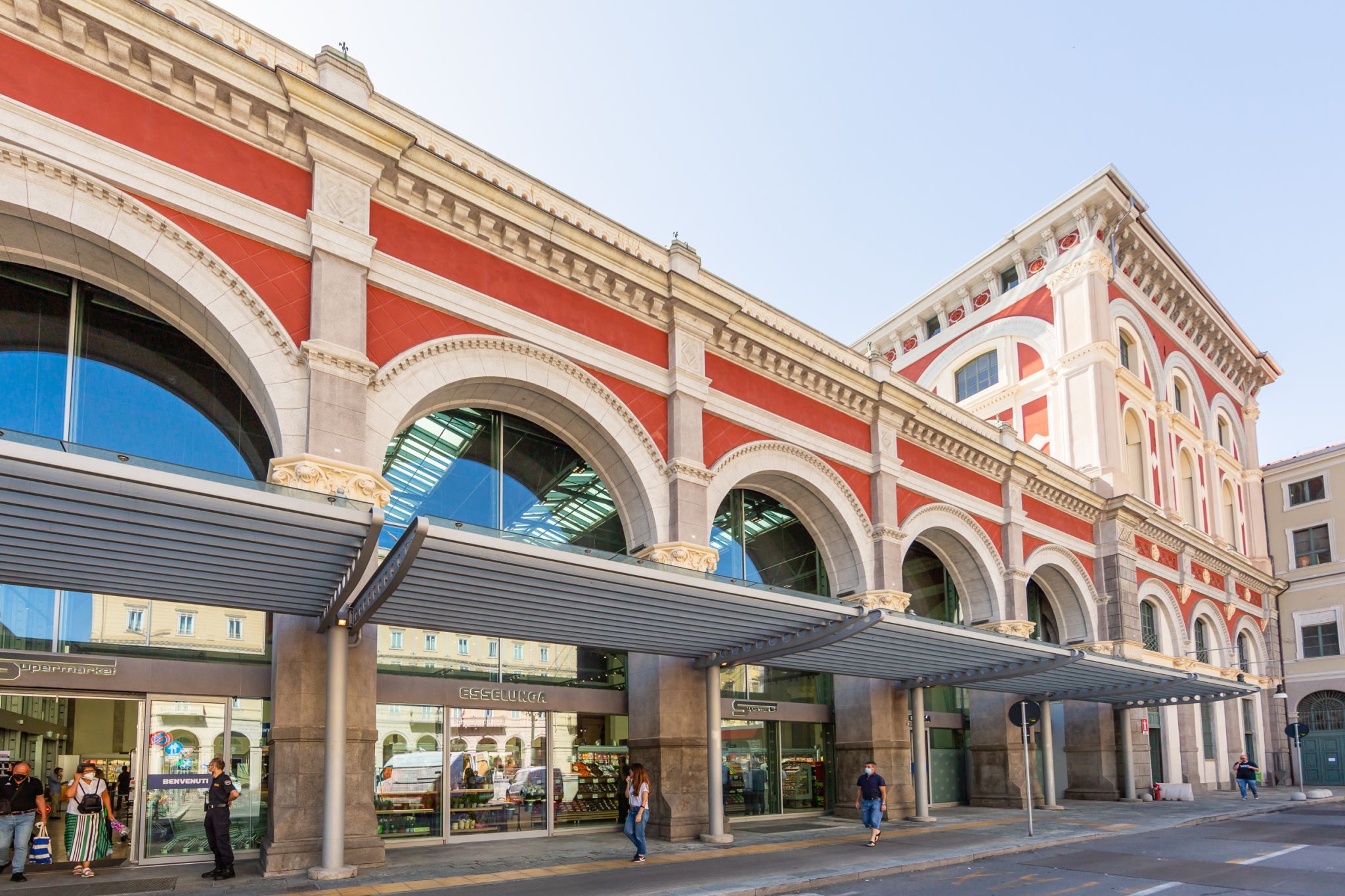 Esterno stazione Porta Nuova di Torino