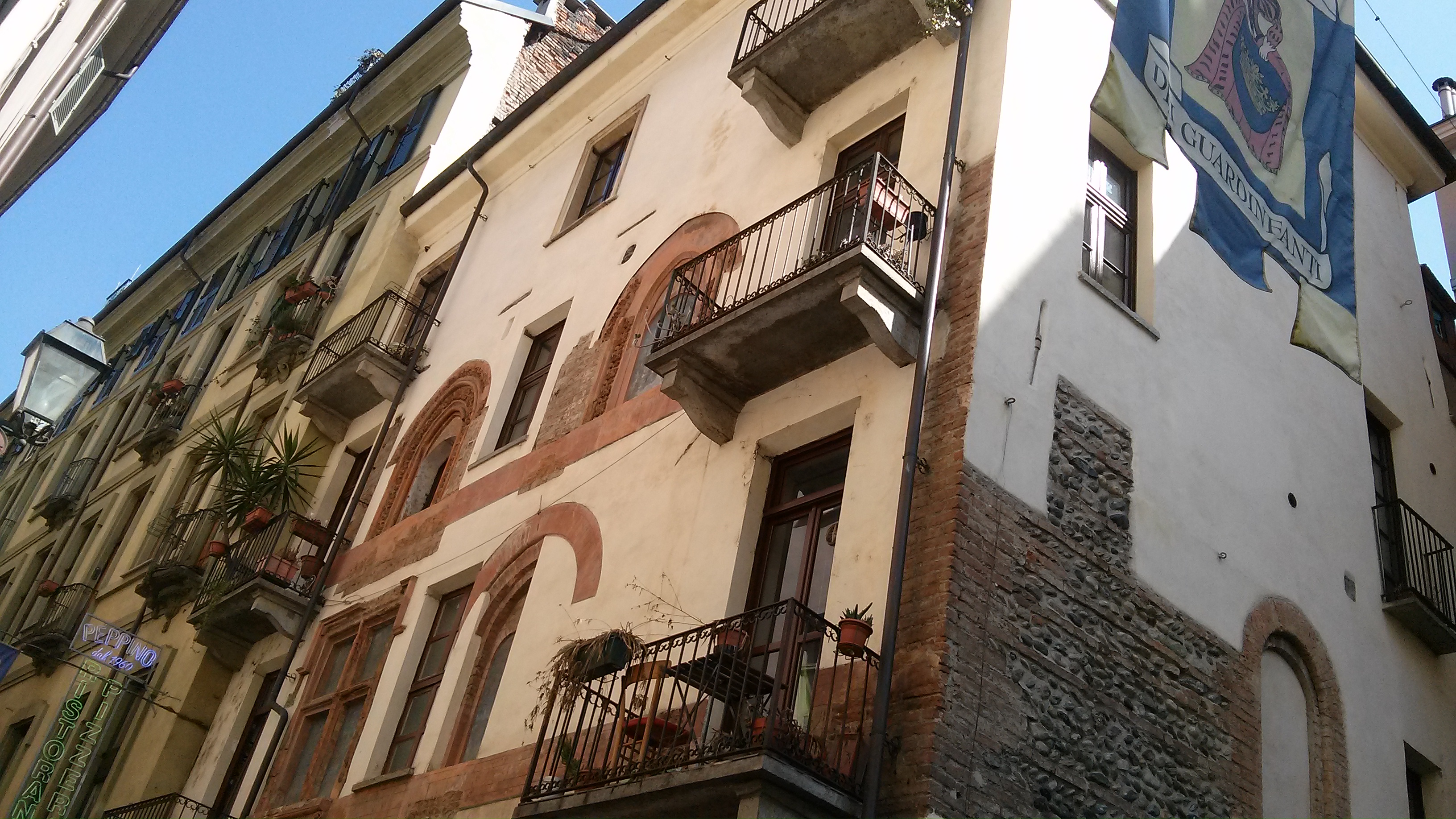 Photo of La Casa del Mago in via Mercanti 9, tra storia e magia