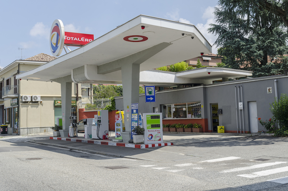 A Torino una pompa di benzina a forma di aereo: l'opera futurista di corso Moncalieri