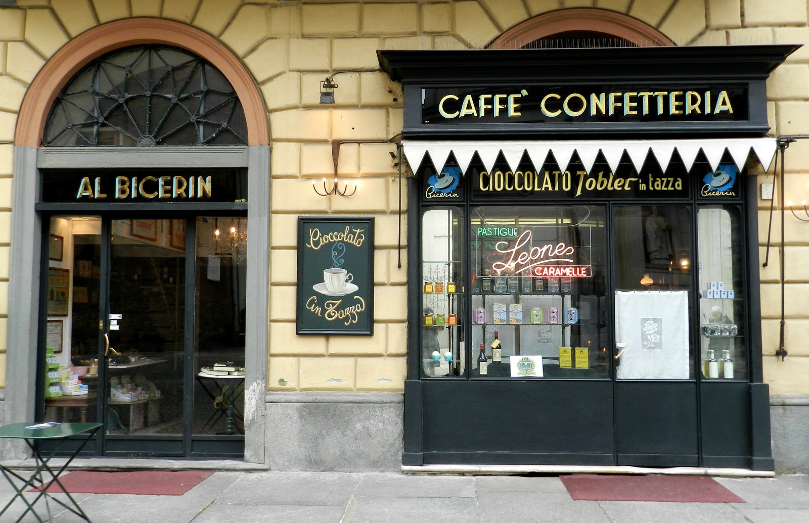 Esterno Caffè storico Bicerin di Torino