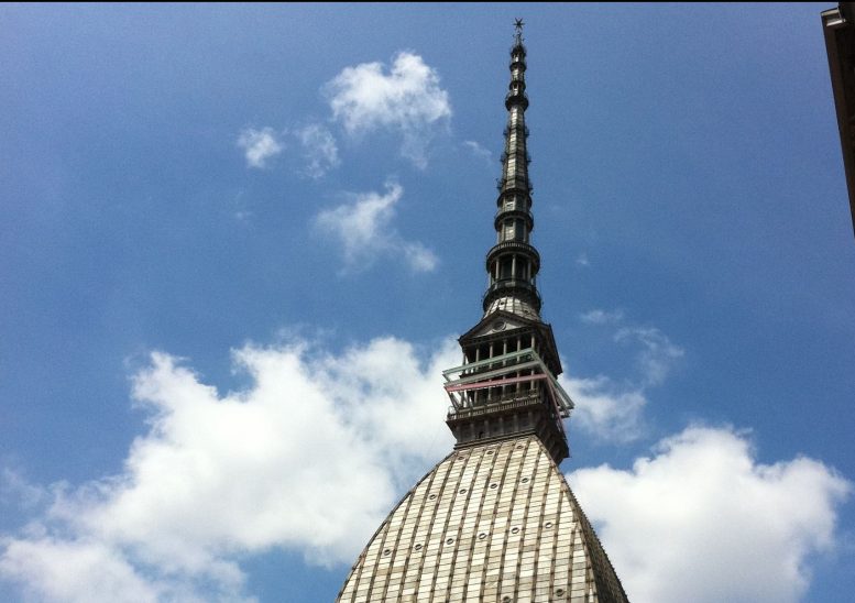 La Mole Antonelliana, simbolo di Torino, e la sua avvincente storia architettonica!