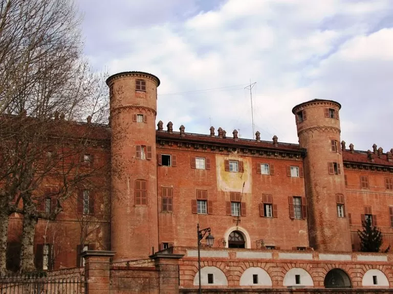 Castello di Moncalieri: cosa nasconde l'antico maniero sabaudo?