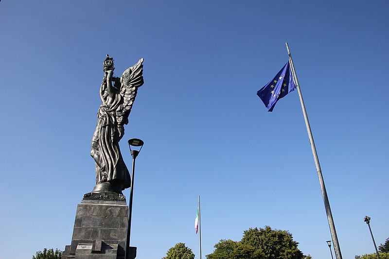 Faro della Vittoria: simbolo del Parco della Maddalena