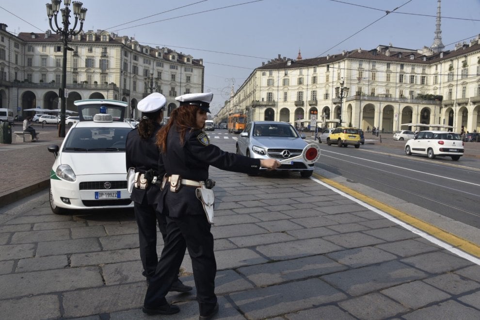 Photo of Domani strade chiuse e modifiche e per i mezzi pubblici per un corteo in centro a Torino