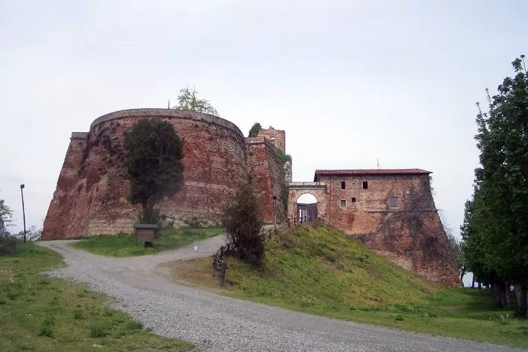 Rocca di Verrua, la fortificazione spartiacque tra Torino e Vercelli