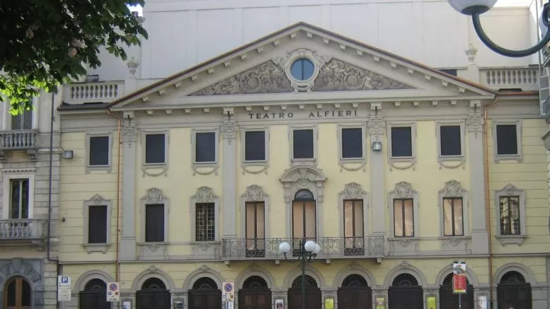 Facciata teatro Alfieri Torino