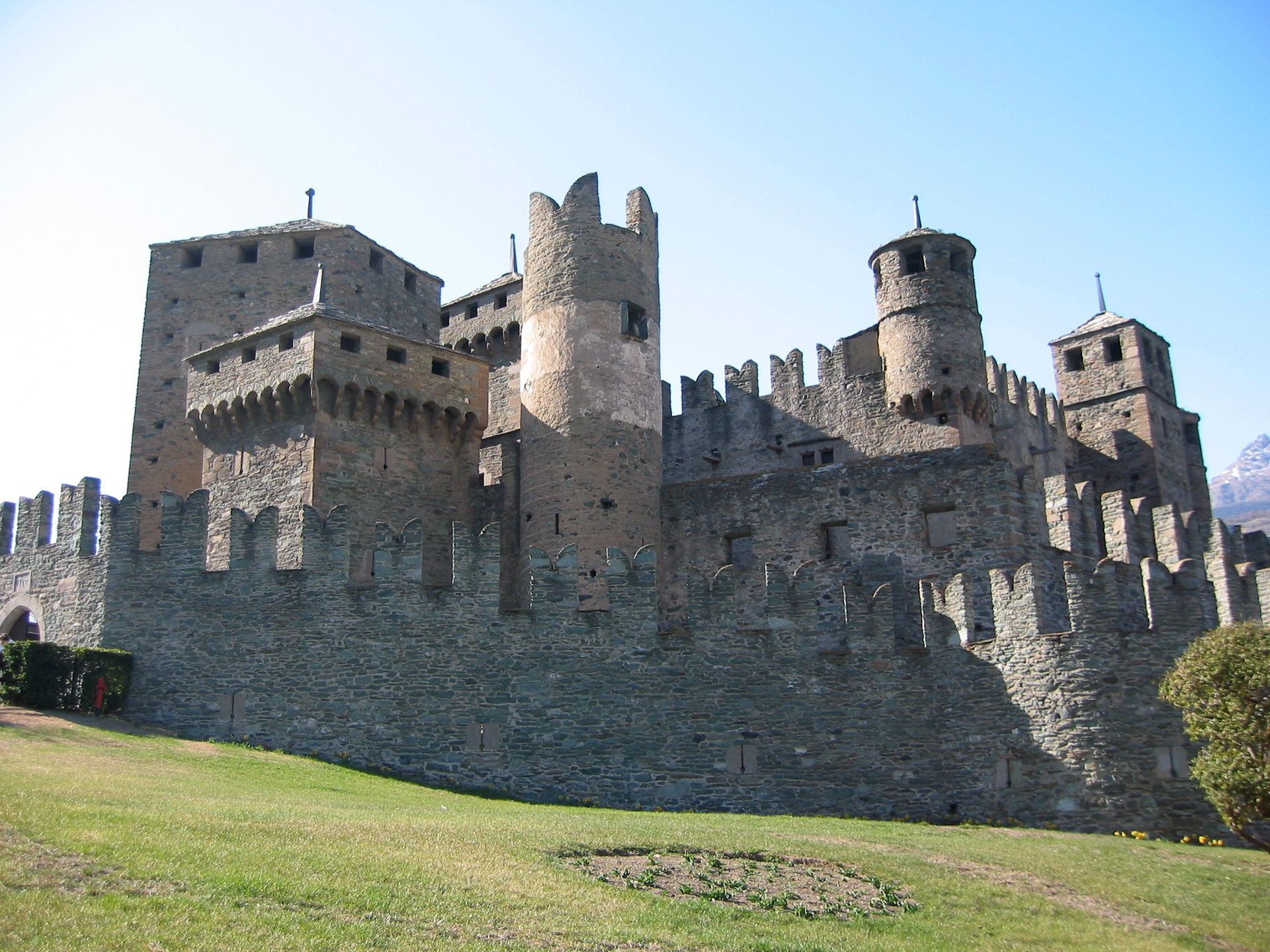 Castello di Fénis, dimora medievale a un'ora da Torino