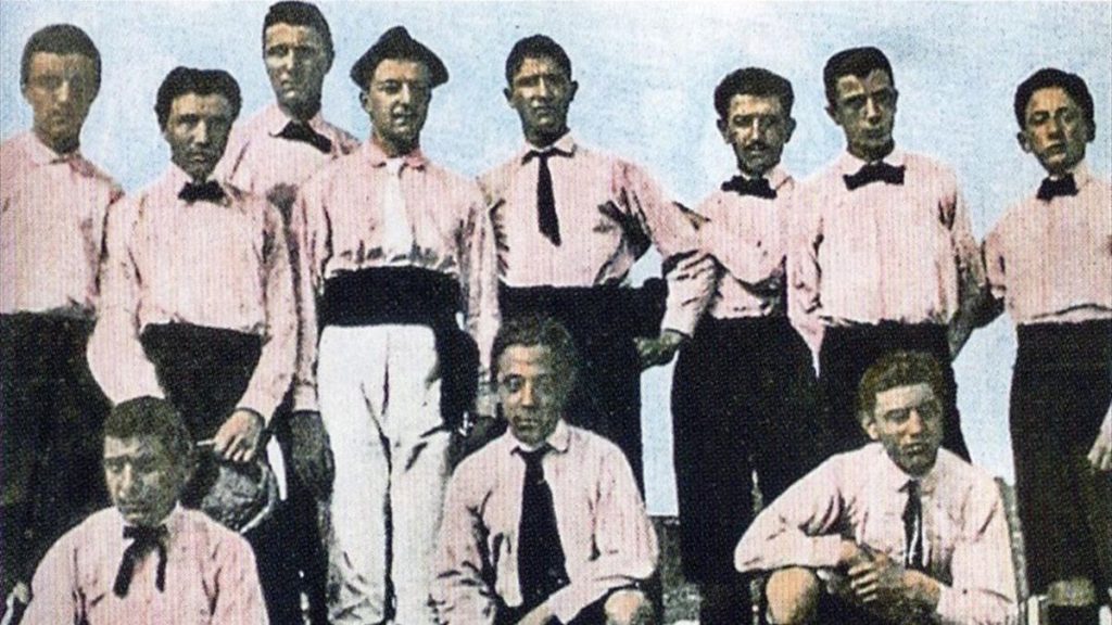 Giocatori della Juventus alla fine del 1800con le divise rosa