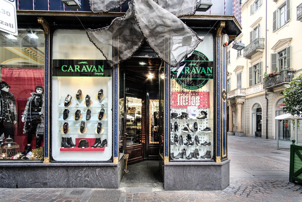 Photo of Torino, Caravan Company a un passo dalla chiusura: un altro negozio si appresta a lasciare il centro