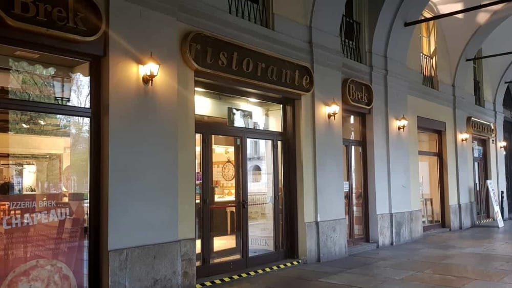 Photo of Chiude il Brek in piazza Carlo Felice: è stato il primo punto vendita ad aprire a Torino