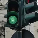 Arrivano a Torino i semafori intelligenti che aiutano ciechi e ipovedenti ad attraversare la strada