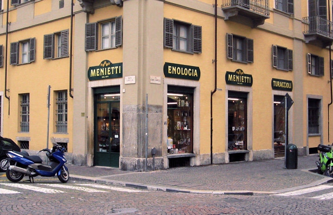 Dopo 108 anni di attività chiude a Torino l'Enologia Menietti: addio ad un'altra storica insegna
