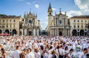 Torna la Cena in Bianco 2019 a Torino: l'evento sarà spostato a settembre
