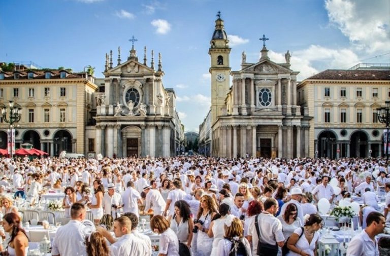 Photo of Torna la Cena in Bianco 2019 a Torino: l’evento sarà spostato a settembre