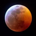 In arrivo l’eclissi lunare parziale, a Torino tanti posti stupendi per ammirare la Luna Rossa