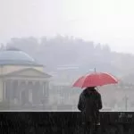 Meteo, a Torino il Po è in piena come in autunno: caduti 100 mm di pioggia in 12 ore