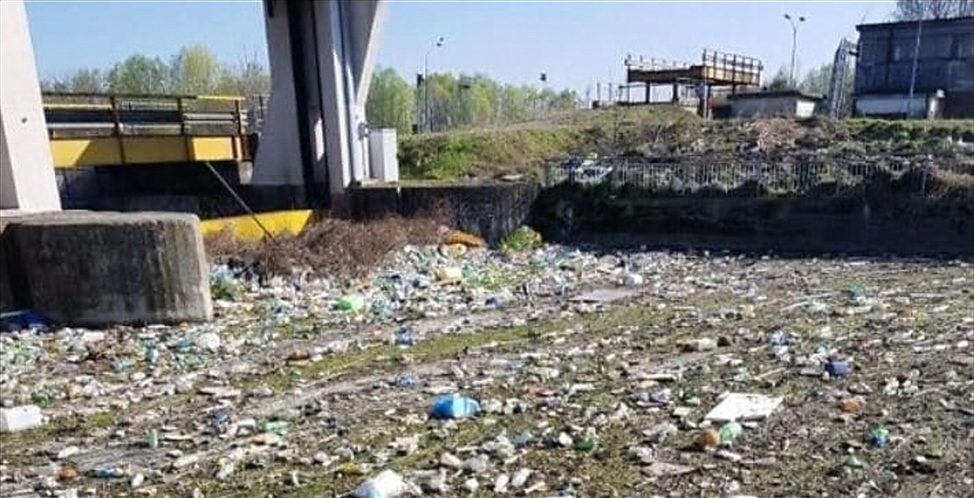 Emergenza plastica nel Po: nelle acque del fiume mille tonnellate all'anno