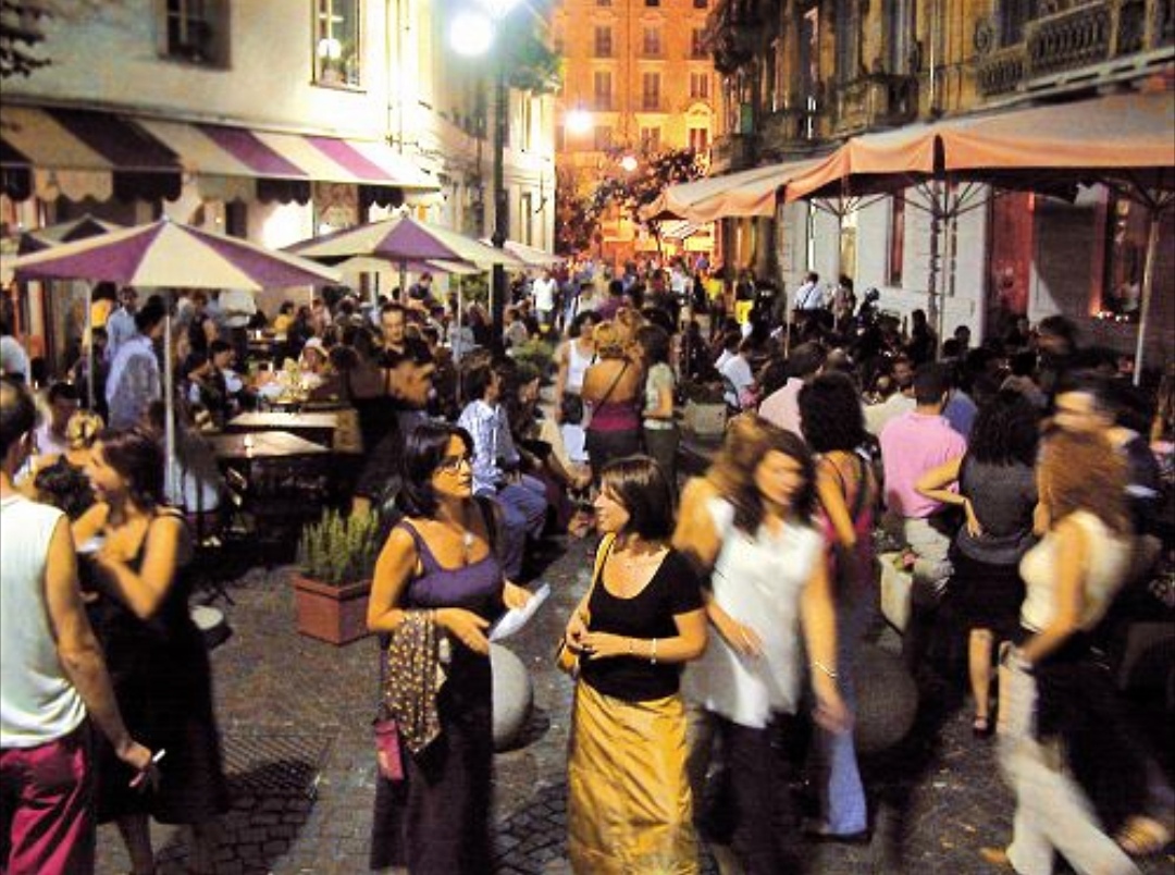 Photo of Movida, a Torino giro di vite per i nuovi micro-locali dove si beve in strada