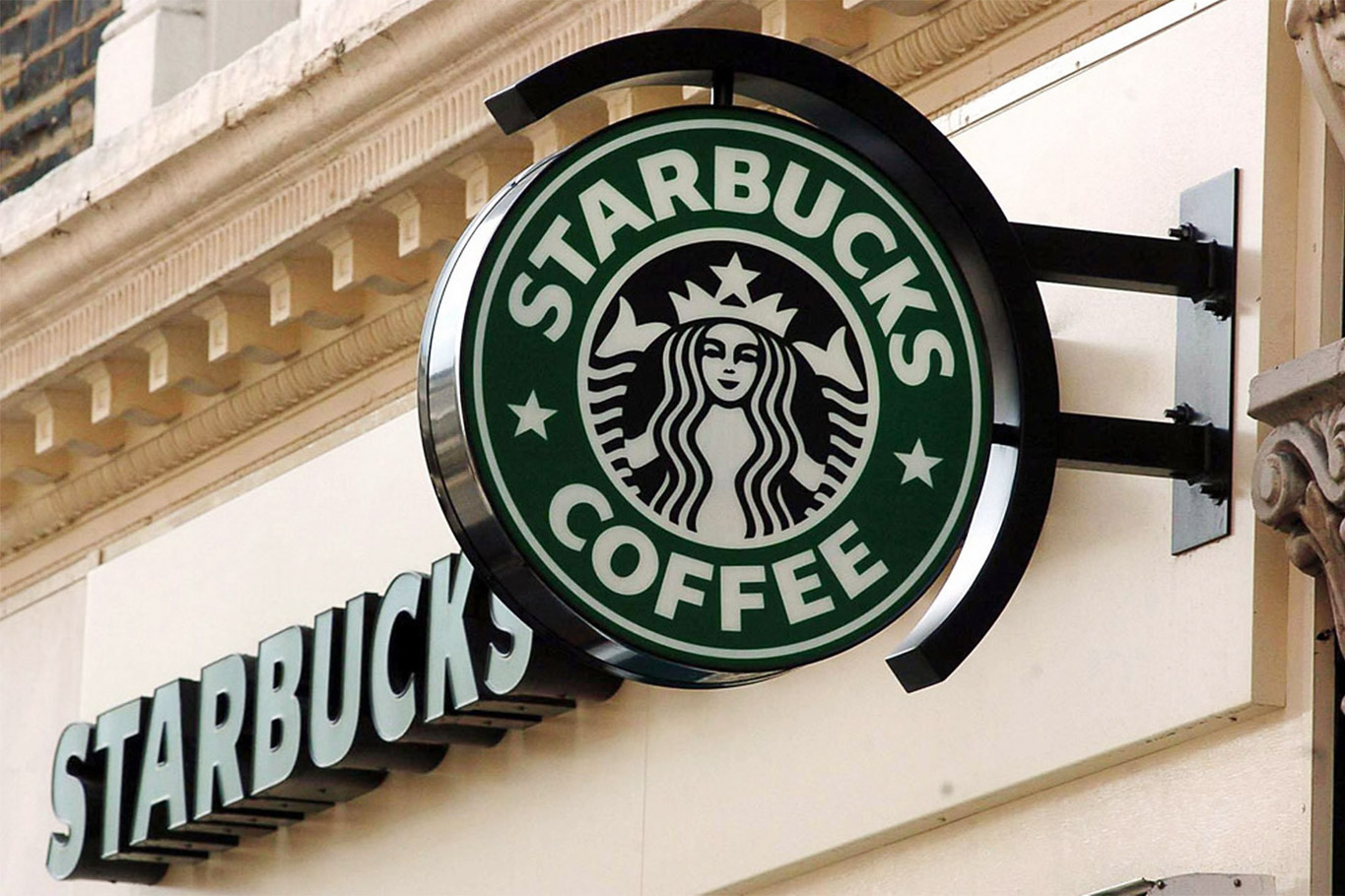 Starbucks inaugura a Torino: sarà lo store più grande d'Italia