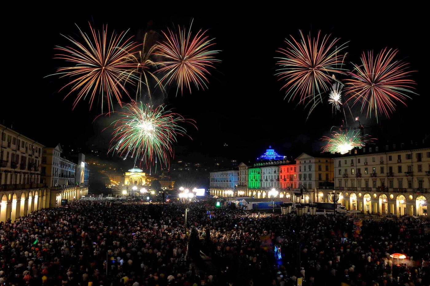 Photo of Festa di San Giovanni 2020, a Torino tornano i fuochi d’artificio: inversione di rotta in città