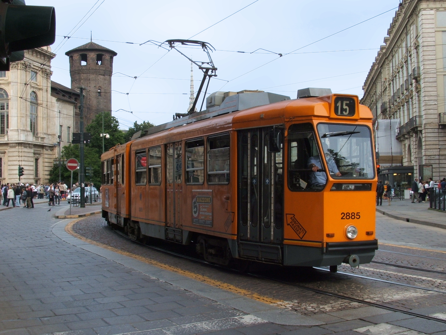 Arriva il taglio delle fermate Gtt a Torino: 30 stop eliminati dall'azienda