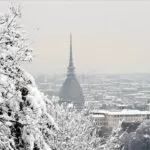 Meteo, è arrivata la neve a Torino: primi fiocchi in città