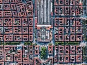 Torino vista dal satellite, geometria case e palazzi, forma a scacchiera, tetti rossi
