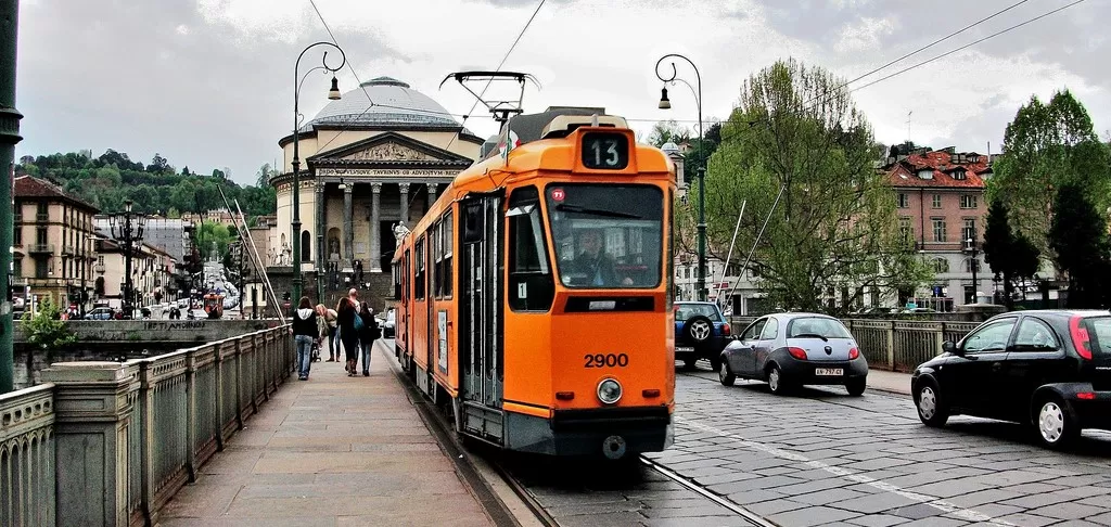 Rivoluzione Gtt: tram arancione numero 13