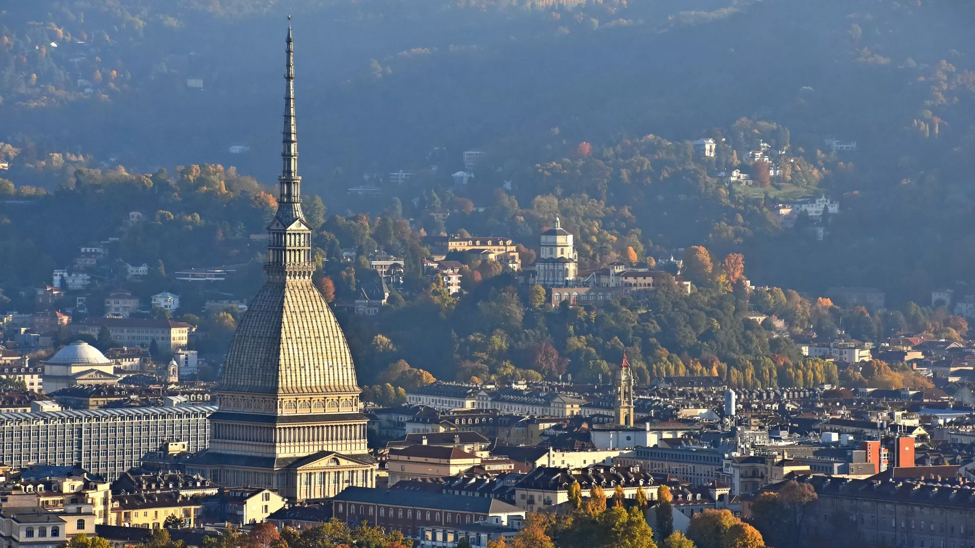 Torino vista dall'alto in autunno