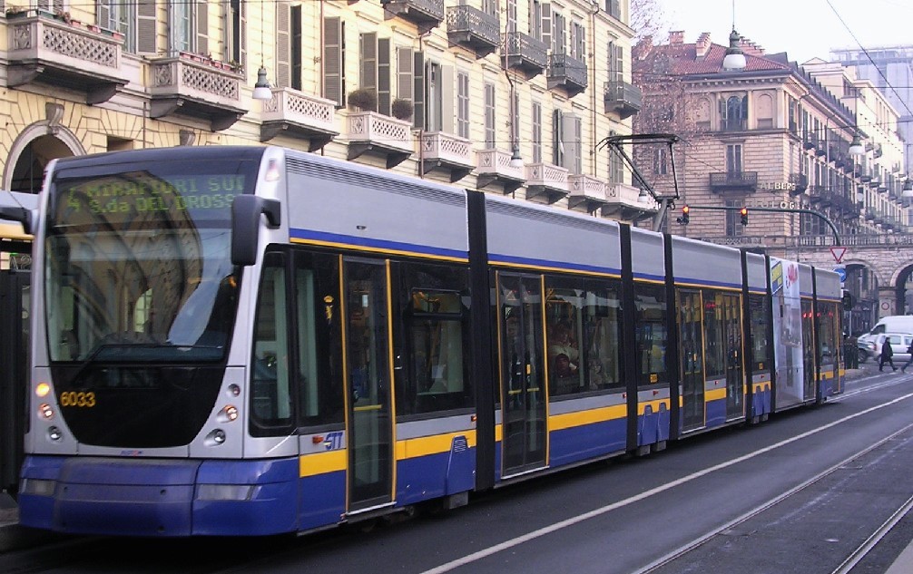 Photo of Torino, affollamento su autobus e tram, Gtt: “molti salgono senza nessuna vera necessità”
