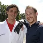 Torino, la protesi bionica regala una nuova vita al ragazzo che aveva perso la mano