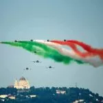 Le Frecce Tricolori volano su Torino: lo spettacolo aereo in città in pieno centro