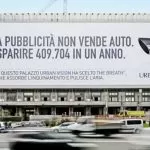 A Torino arrivano i pannelli pubblicitari che mangiano lo smog: installazioni in centro