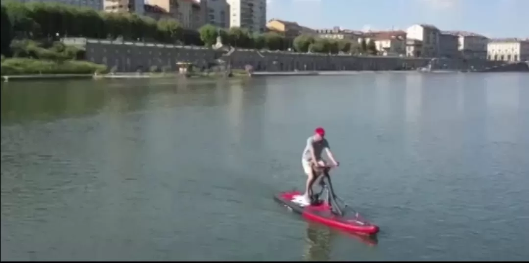 A spasso sul Po in bici: si può visitare il fiume con la bicicletta in acqua