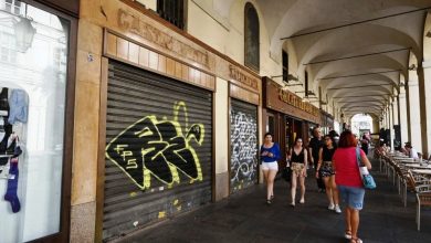 Photo of Torino, via Po torna il problema del degrado e i negozi chiudono